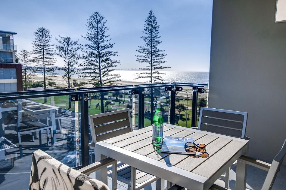 4⋆ ICONIC KIRRA BEACH RESORT • Gold Coast, Australia • Updated Prices